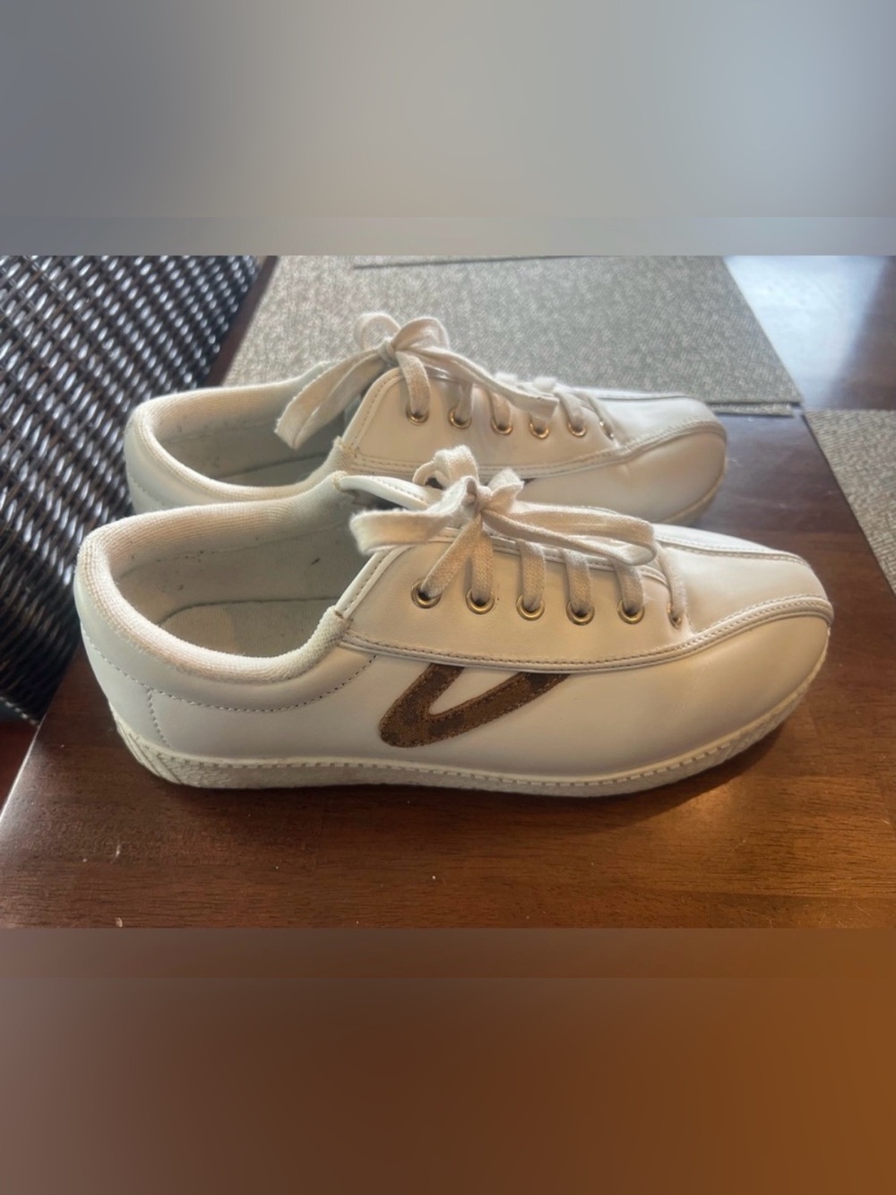 Tretorn Sneaker. Leopard print accents.